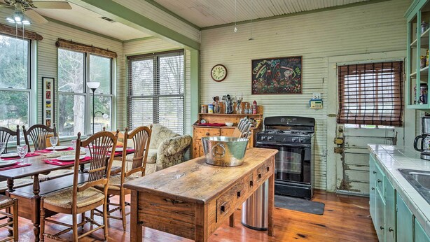 House (3 Bedrooms) | Interior - Vintage Louisiana Vacation Rental Home (New Roads)