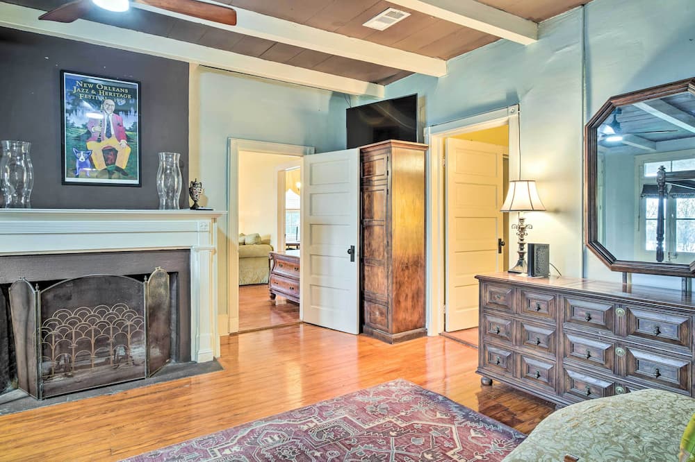 Vintage Louisiana Vacation Rental Home - Tunica Island, LA