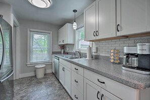 House (2 Bedrooms) | Interior - Benton Harbor 'gracie Cottage' w/ Hot Tub + Yard! (Benton Harbor)