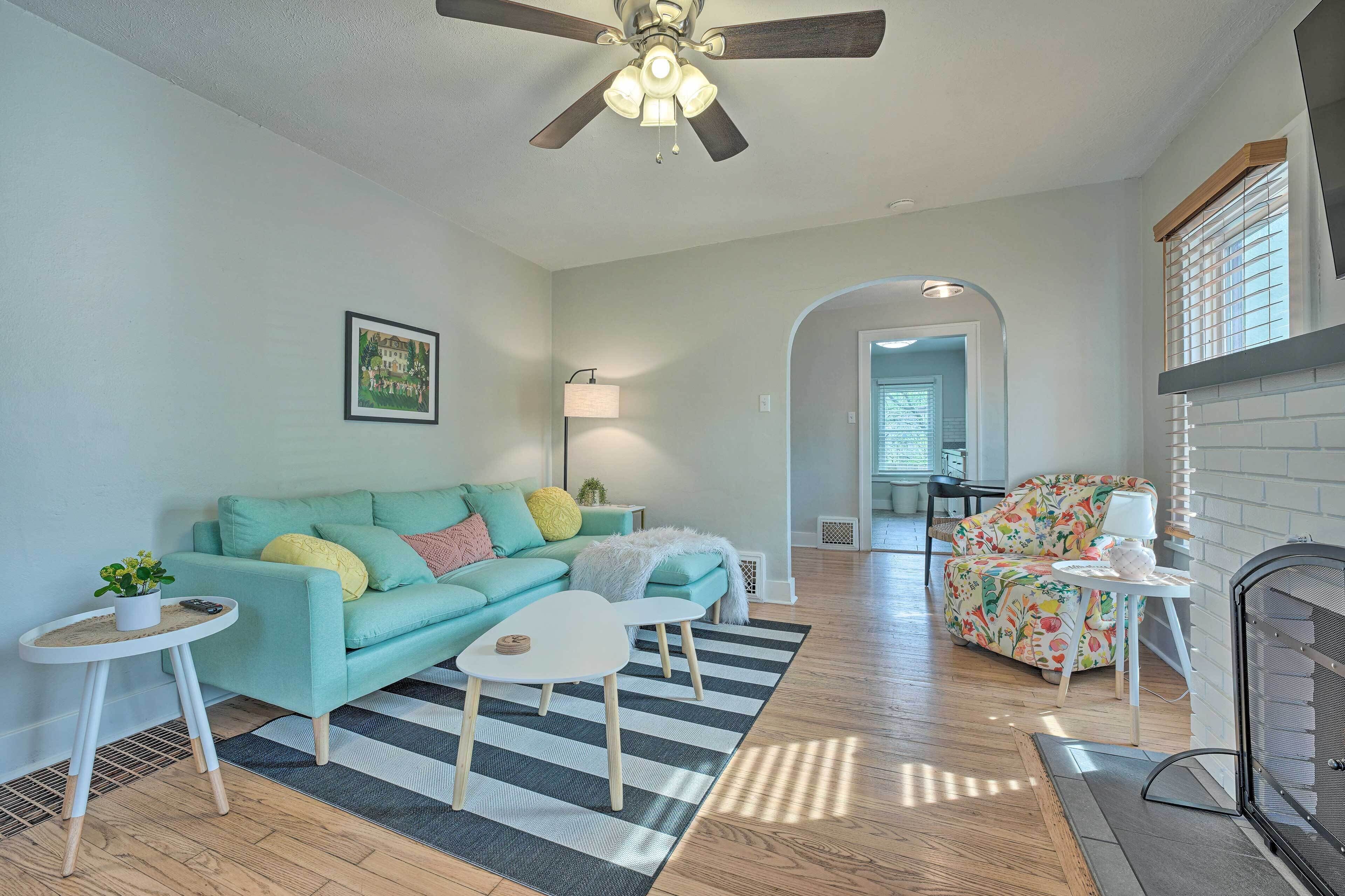 'the Gracie Cottage' w/ Hot Tub & Fireplace!