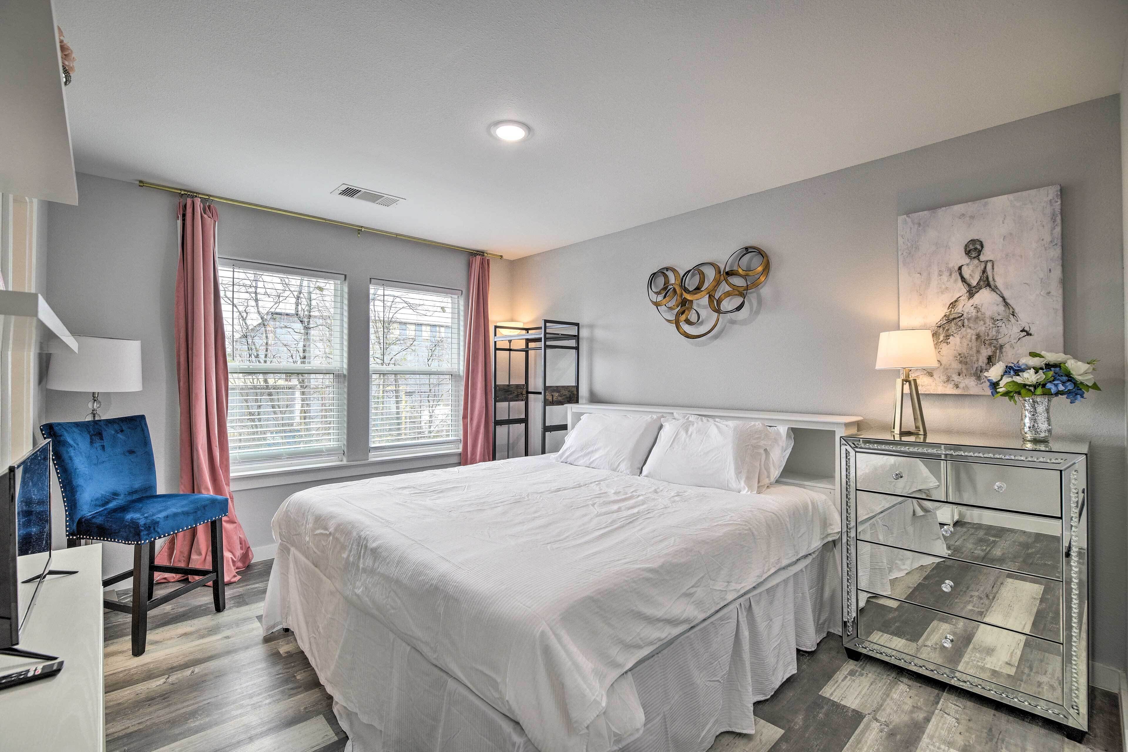 Vibrant Houston House - 5 Mi to Downtown!