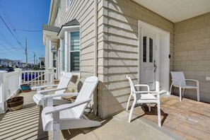 House (5 Bedrooms) | Interior - Ventnor City Retreat ~ 1 Block To Boardwalk! (Ventnor City)
