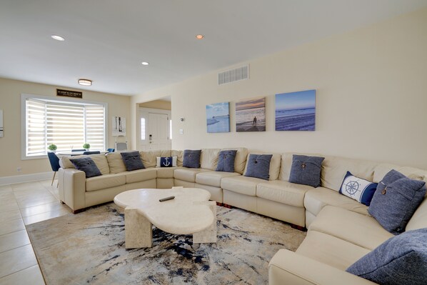 House (5 Bedrooms) | Front of property - Ventnor City Retreat ~ 1 Block To Boardwalk! (Ventnor City)