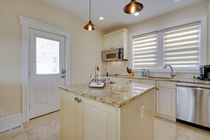 House (5 Bedrooms) | Interior