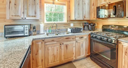 Waterfront Davis Pond Cabin w/ Dock + Kayaks!