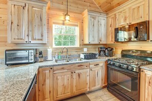 House (3 Bedrooms) | Interior