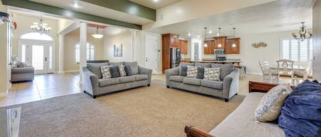 House (4 Bedrooms) | Front of property