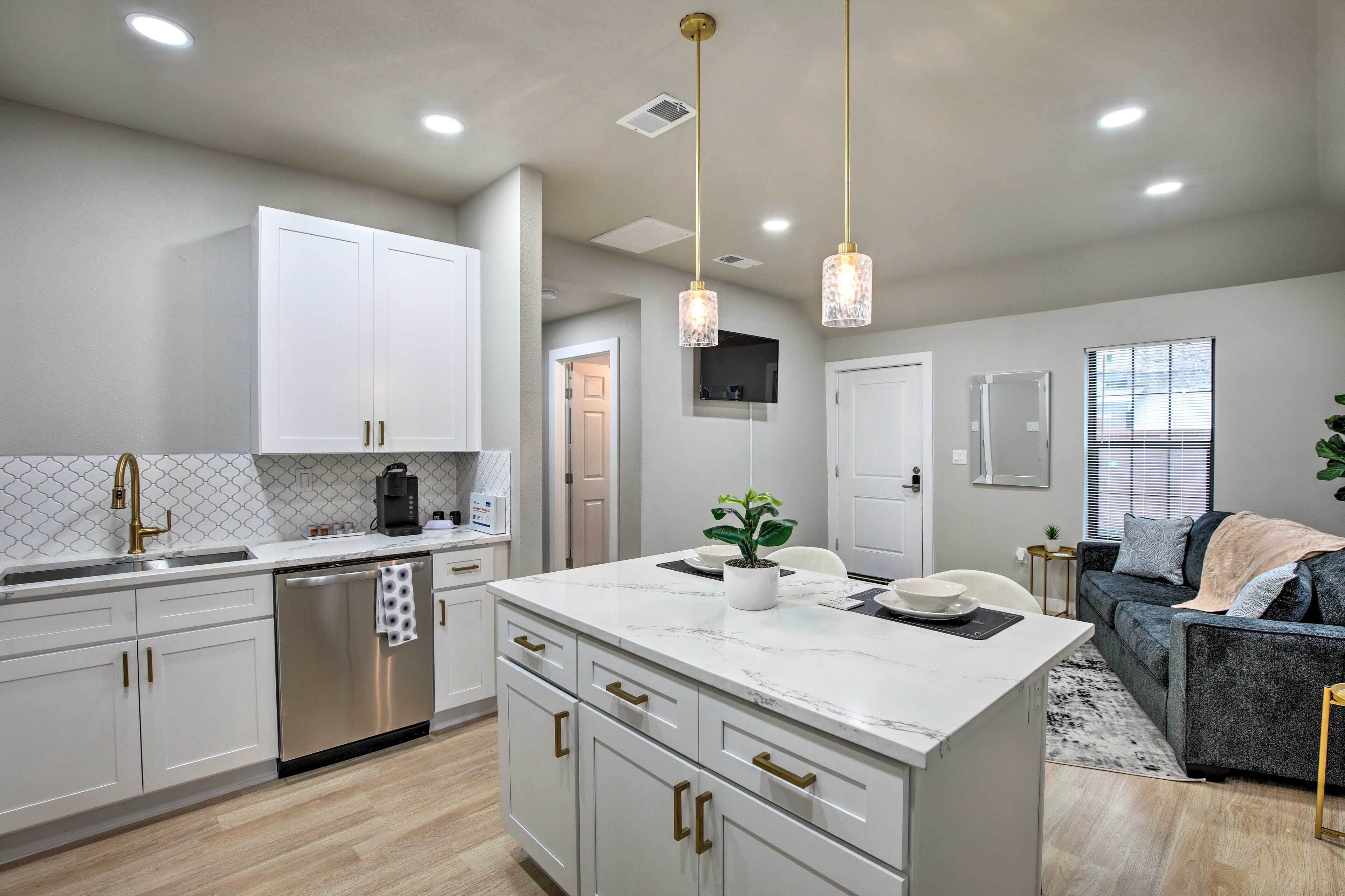 Updated East Dallas Home ~ 4 Mi to Dtwn!