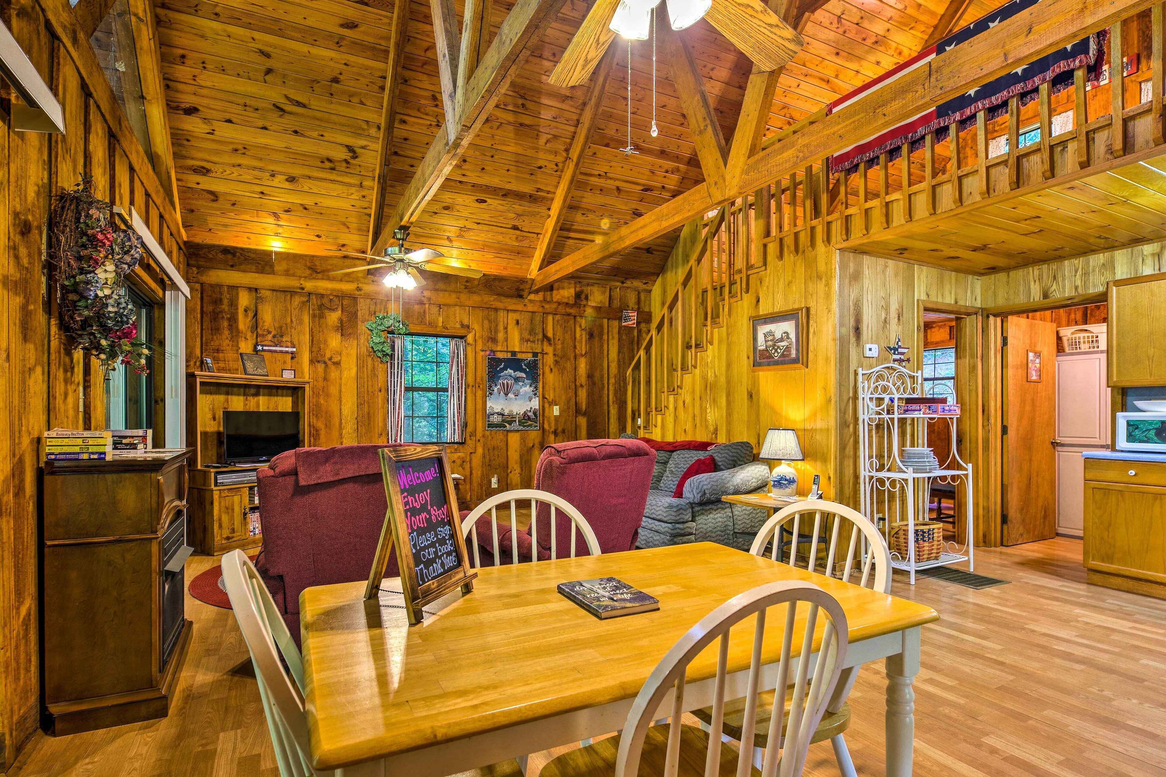 Tellico Plains Cabin - 25 Acres, Backyard Creek!