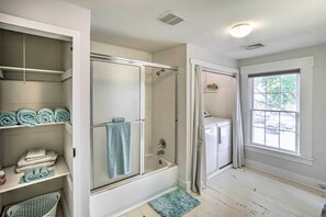 House (3 Bedrooms) | Interior - Historic Troy Home Close to Shops w/ Fire Pit (Troy)