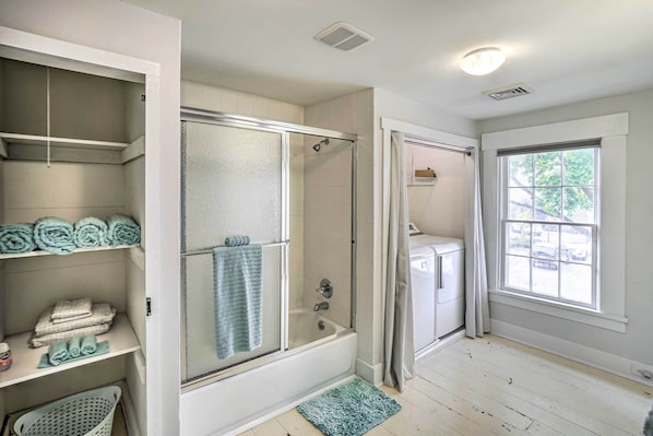 House (3 Bedrooms) | Interior - Historic Troy Home Enjoyable Dining Steps Away (Troy)