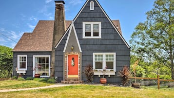 House (4 Bedrooms) | Exterior