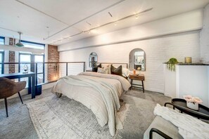 Apartment (1 Bedroom) | Interior - Waterfront Cleveland Apt ~ 1 Mi to Downtown (Cleveland)