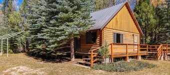 Sun-lit Orangeville Cabin w/ River Access!