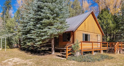 Sun-lit Orangeville Cabin w/ River Access!
