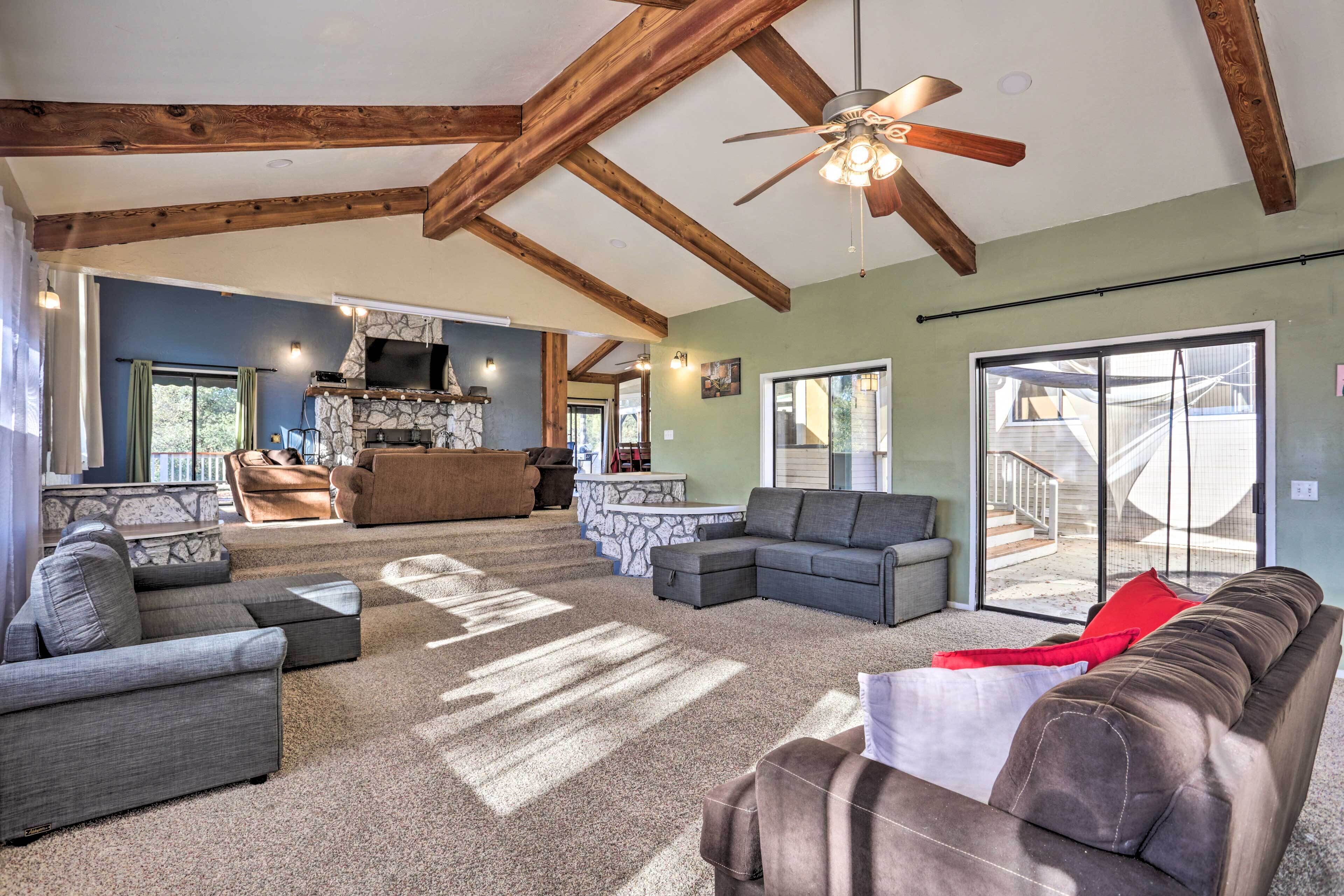 Yosemite Home w/ Deck < 4 Mi to Bass Lake!