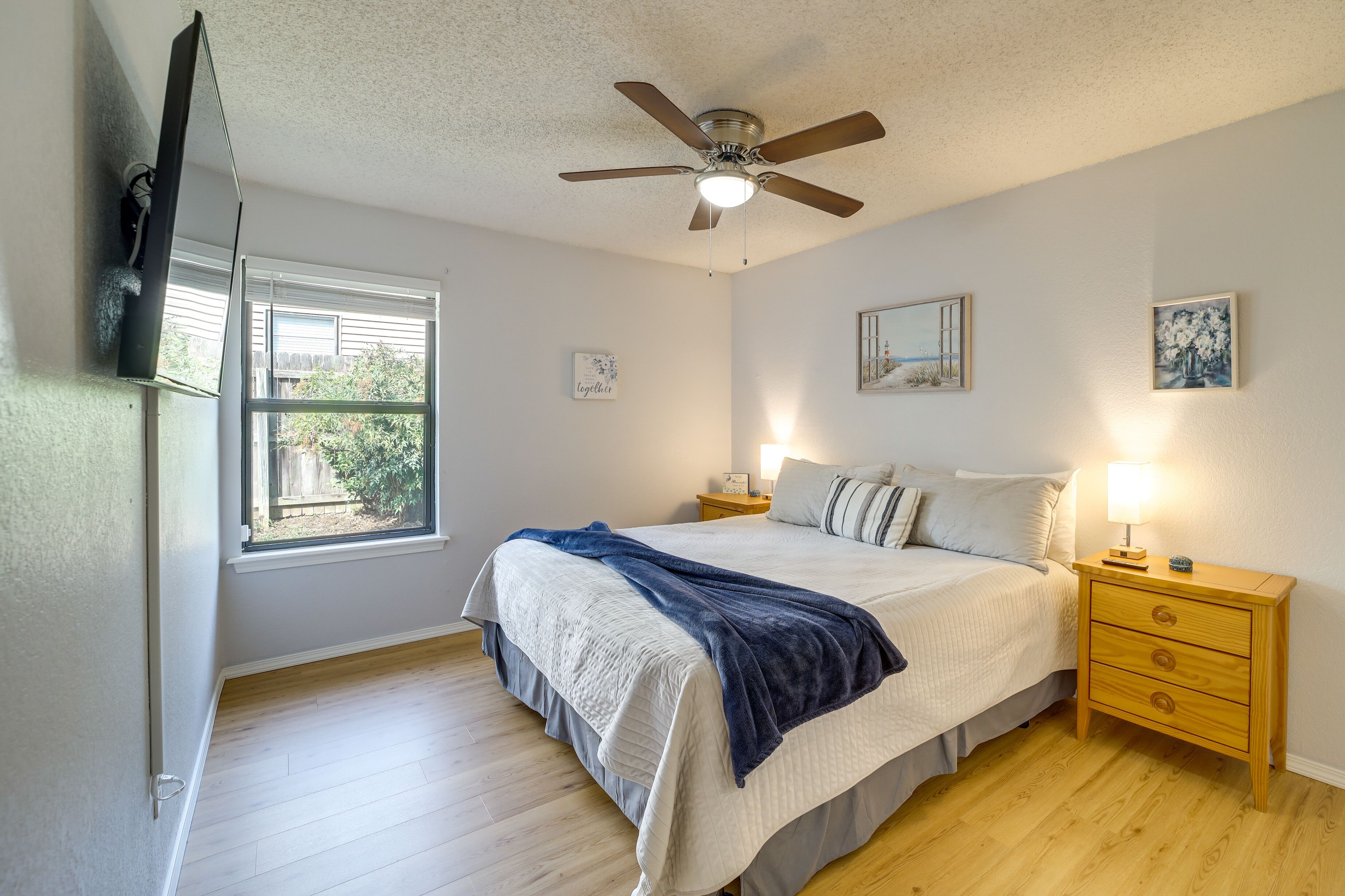 4 bedrooms, desk, laptop workspace, iron/ironing board