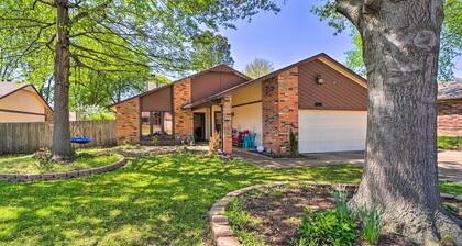 Family-friendly Broken Arrow Retreat w/ Yard!