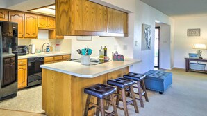 Rumah (4 Bedrooms) | Dapur pribadi | Mesin pembuat kopi/teh, microwave, oven, dan kompor