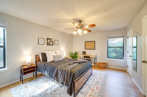 Family-friendly Broken Arrow Retreat w/ Yard!