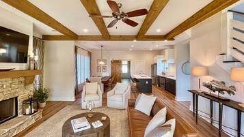 House (4 Bedrooms) | Front of property