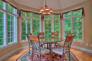 House (5 Bedrooms) | Interior