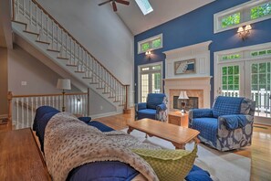 House (5 Bedrooms) | Interior