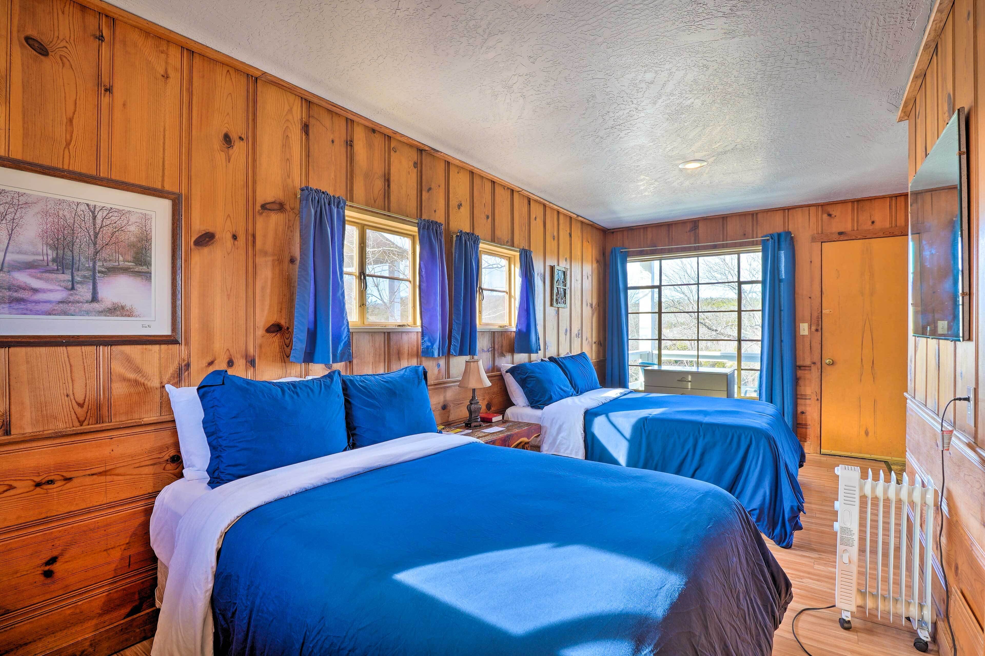 Pet-friendly Eureka Springs Cabin w/ Fire Pit