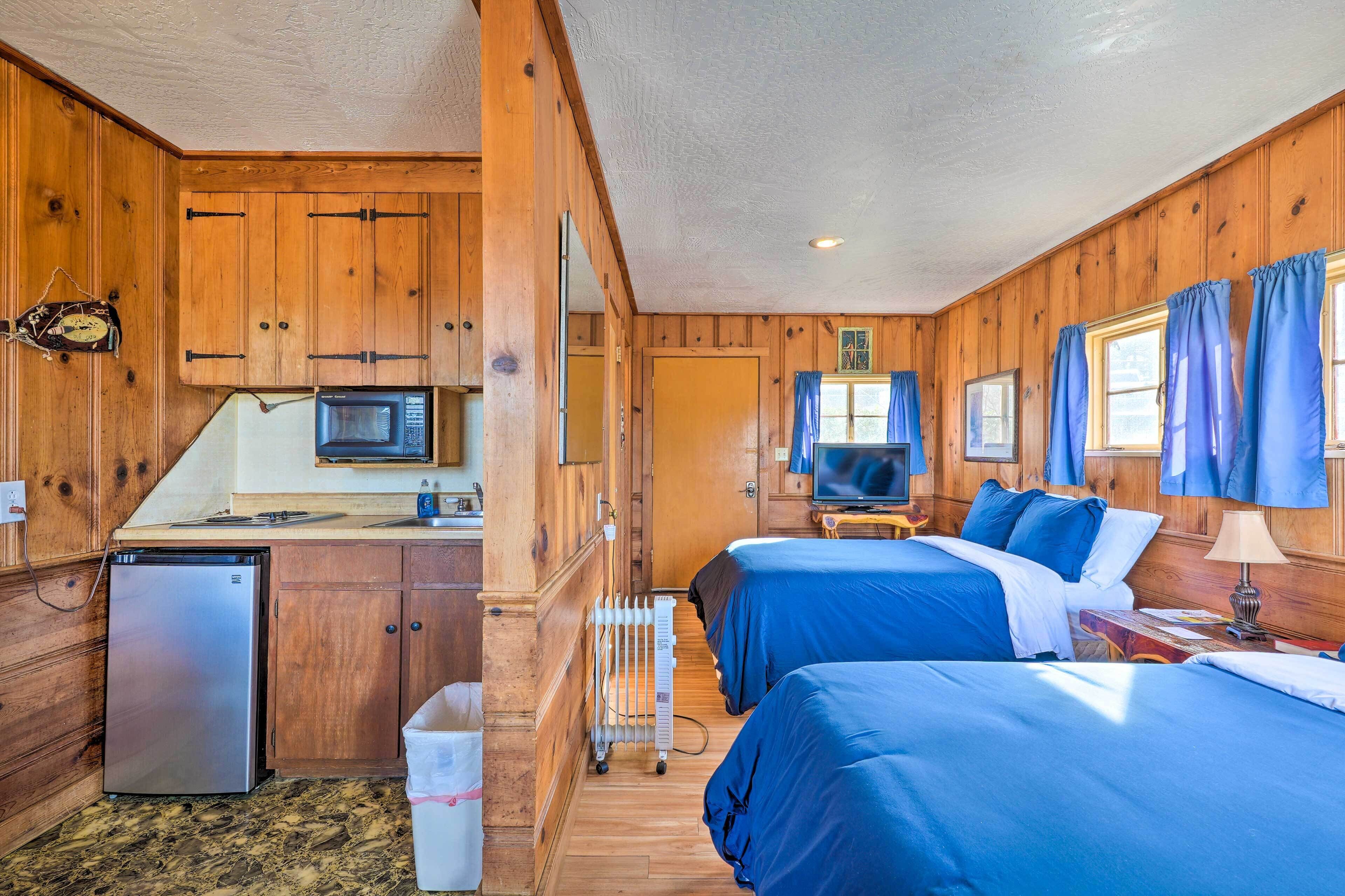 Pet-friendly Eureka Springs Cabin w/ Fire Pit