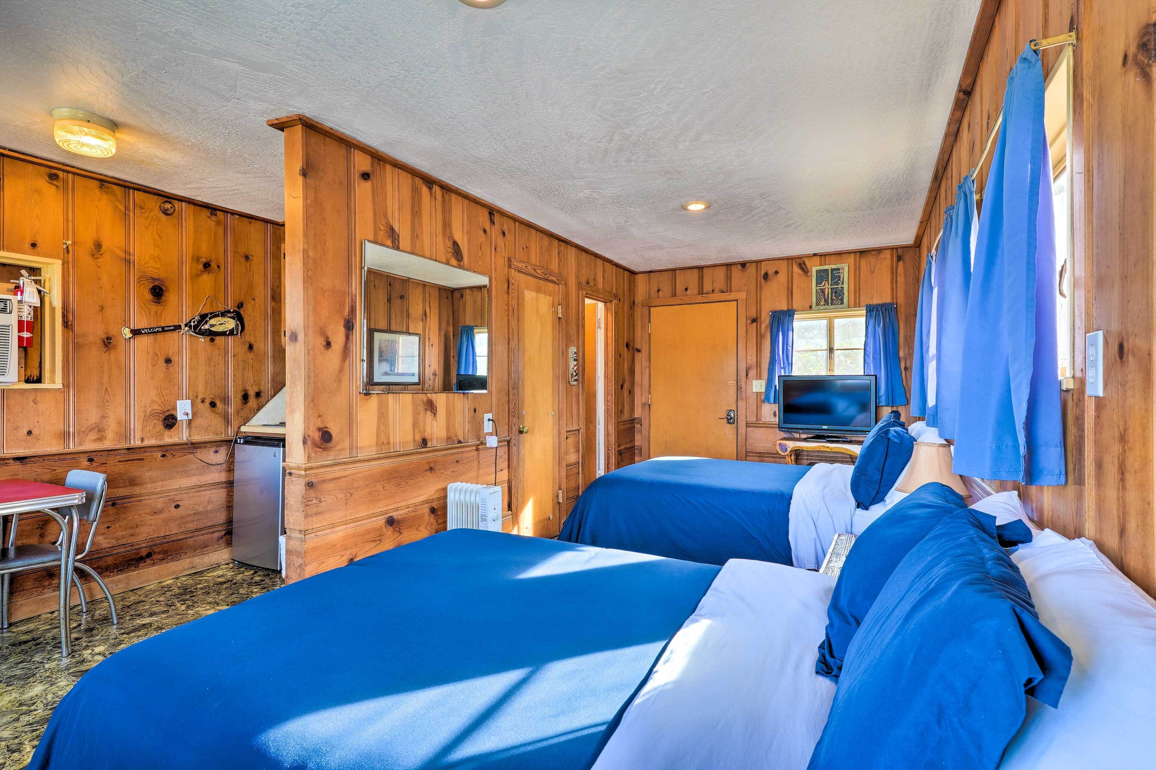 Pet-friendly Eureka Springs Cabin w/ Fire Pit