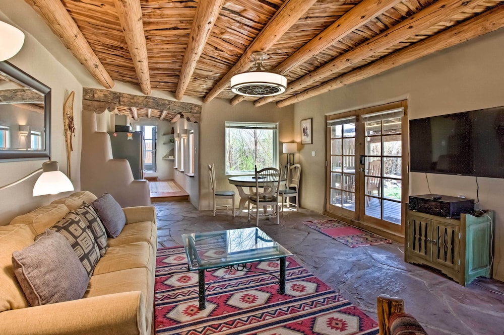 Pet-friendly Taos House w/ Patio & Hammock!