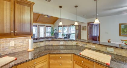 Dog-friendly Wills Point Home w/ Grill on 10 Acres