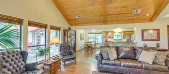 Dog-friendly Wills Point Home w/ Grill on 10 Acres