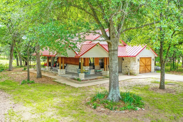House (2 Bedrooms) | Interior - Dog-friendly Wills Point Home w/ Grill on 10 Acres (Wills Point)