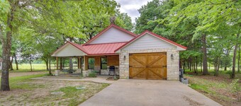 Dog-friendly Wills Point Home w/ Grill on 10 Acres