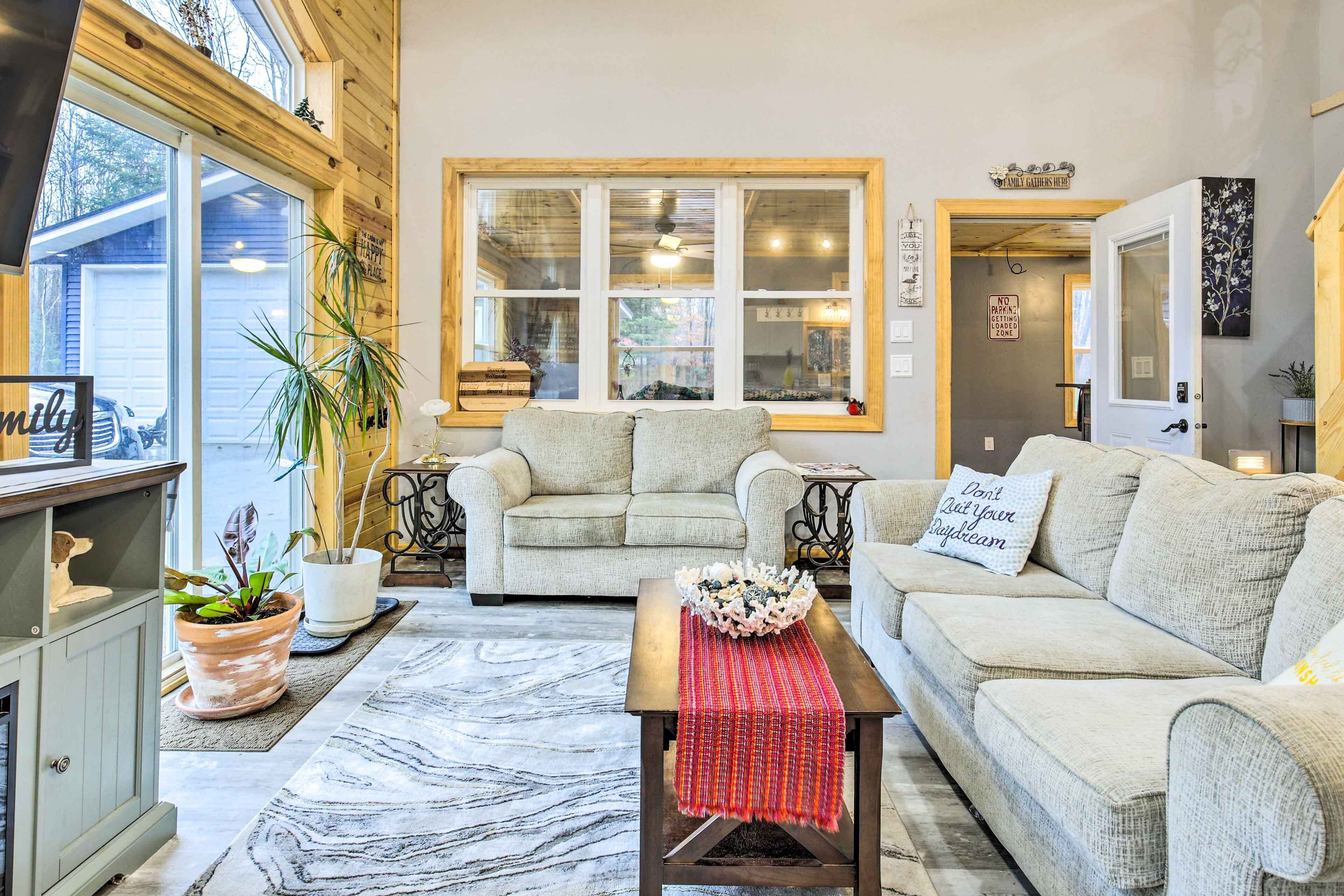 Welcoming Townsend Cabin: Hike, Fish & Relax!