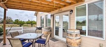 The Farmhouse at Grand Valley Getaway w/ Alpacas!