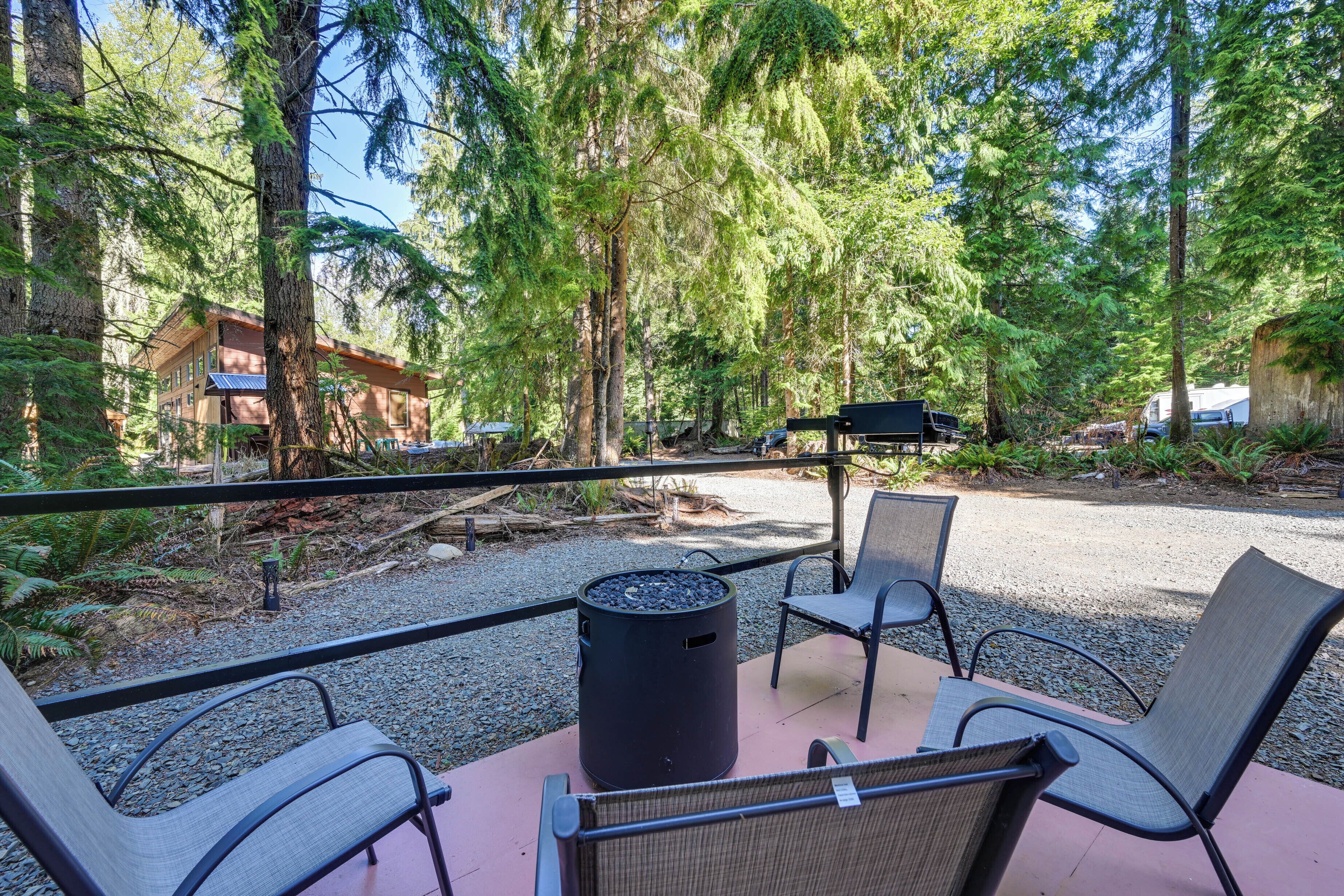 Unique Container Studio w/ Deck & Fire Pit!