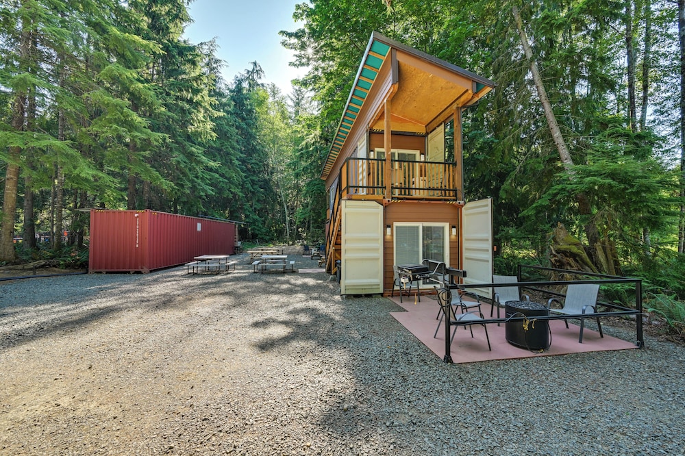 Unique Container Studio w/ Deck & Fire Pit!