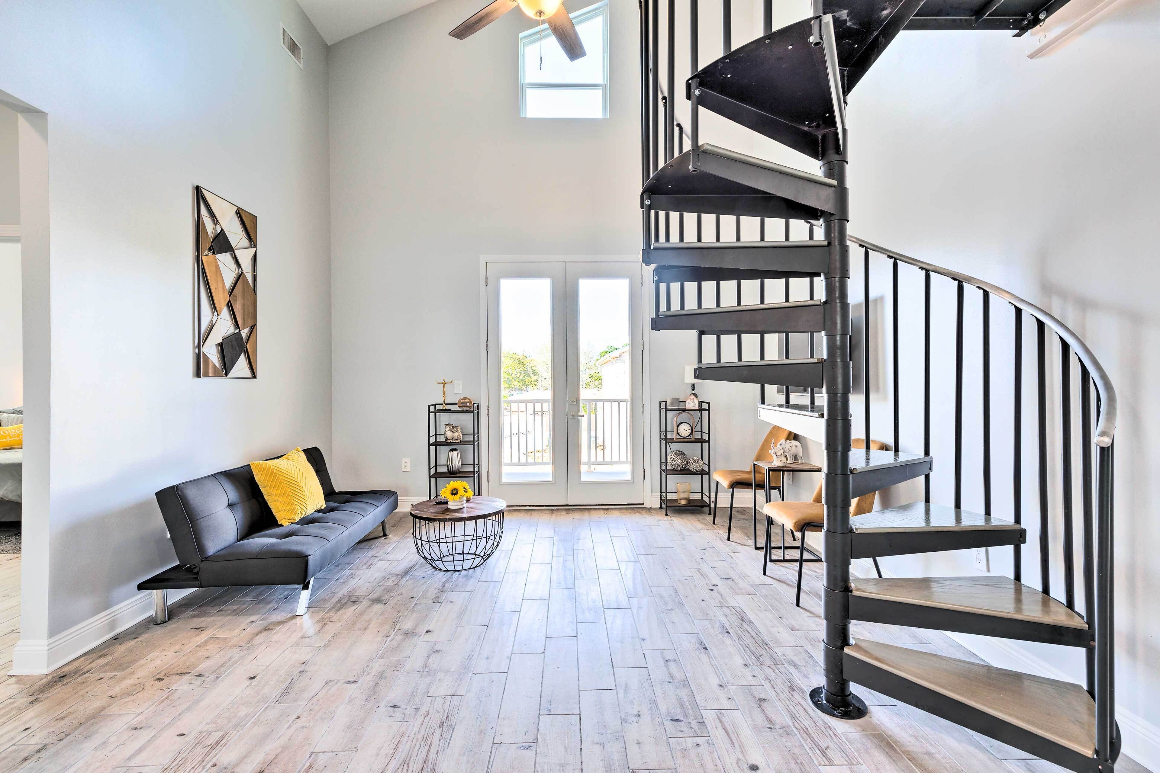 Modern Condo w/ Pool Access ~ 1 Mi to Beach!