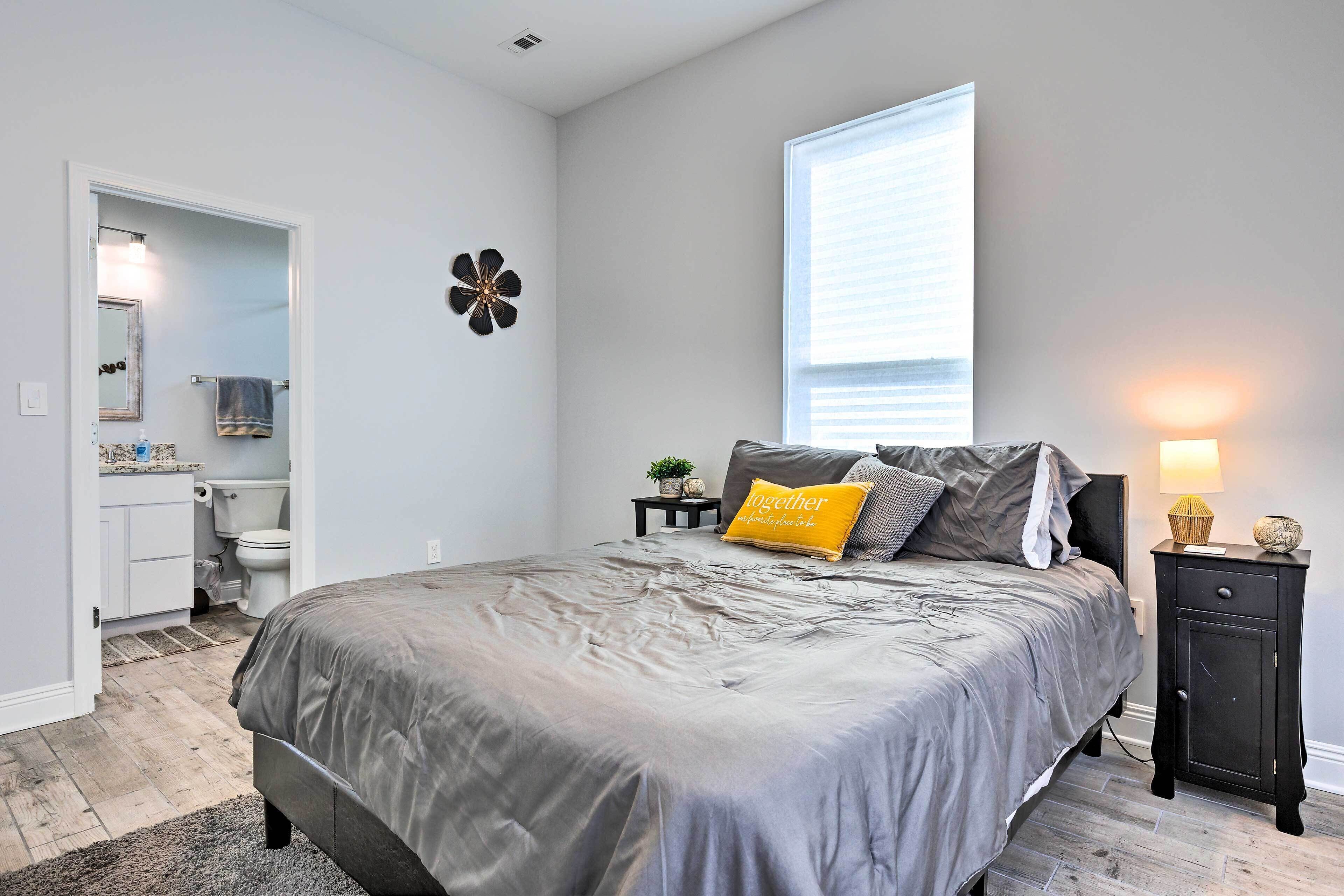 Modern Condo w/ Pool Access ~ 1 Mi to Beach!