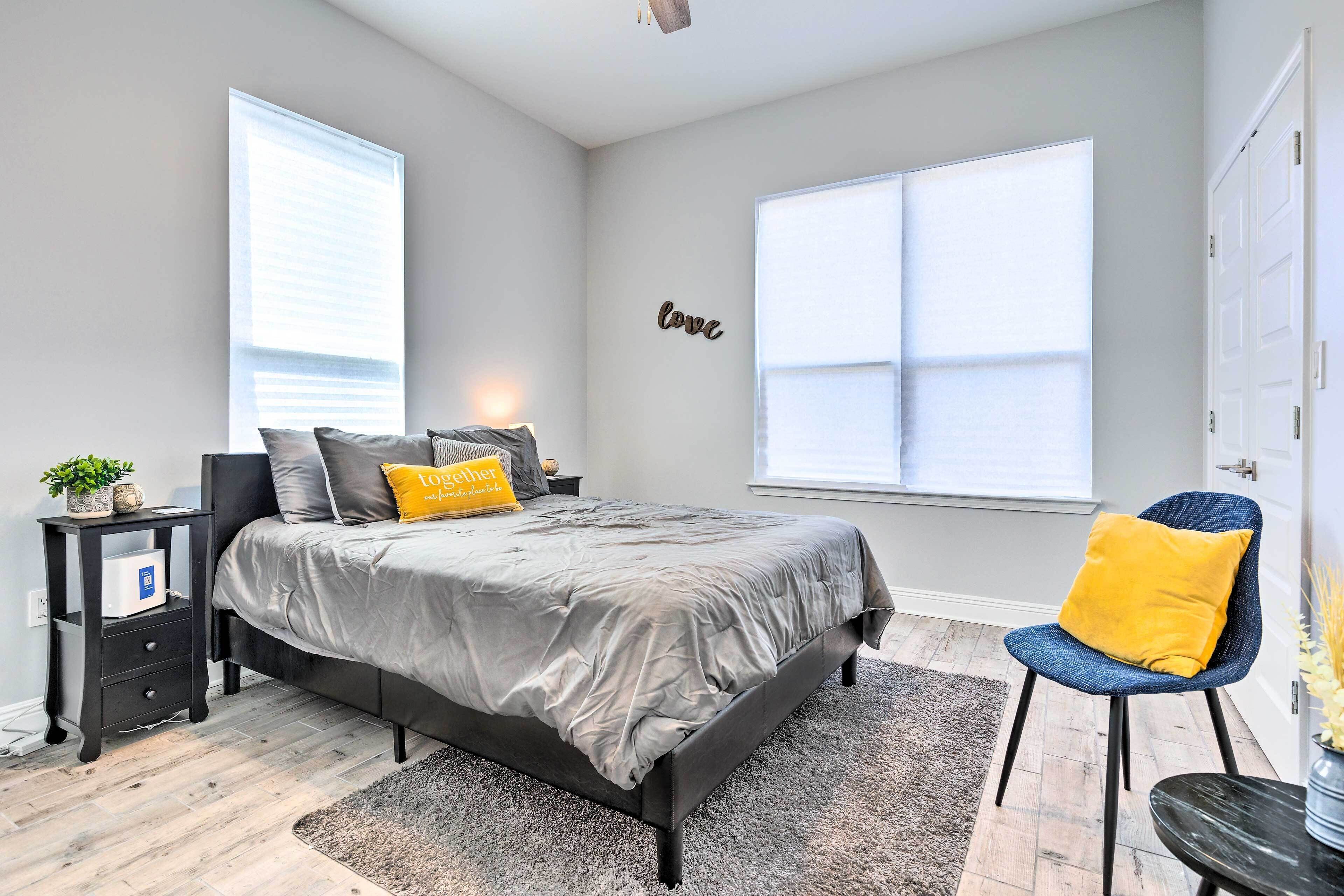 Modern Condo w/ Pool Access ~ 1 Mi to Beach!