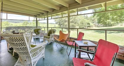 Stair-free Lexington Home w/ Blue Ridge Mtn Views!