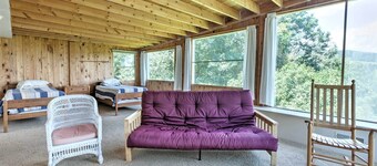 Stair-free Lexington Home w/ Blue Ridge Mtn Views!