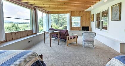 Stair-free Lexington Home w/ Blue Ridge Mtn Views!