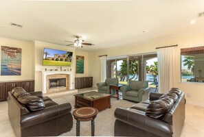 智能电视、乒乓球、立体声音响