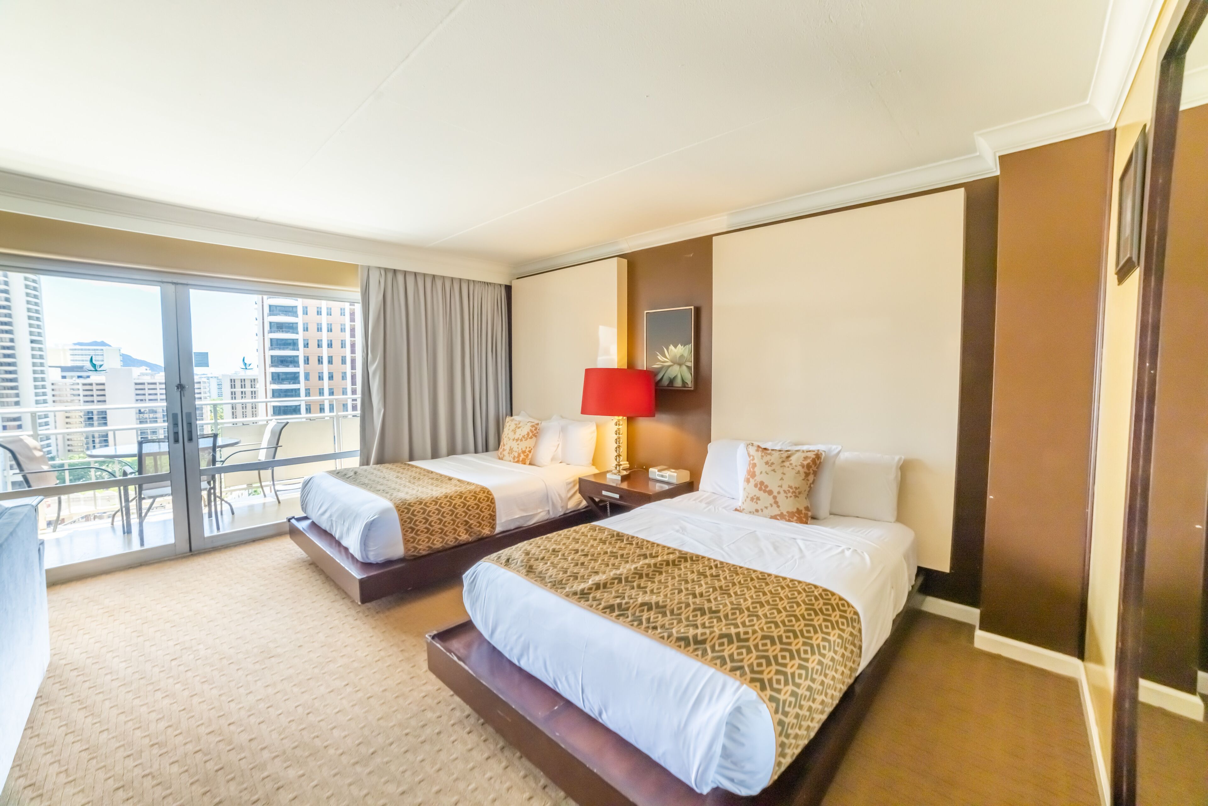 Luxury Ilikai Ocean and Fireworks View Condo 