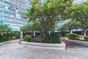 Property grounds - Luxury Ilikai Ocean and Fireworks View Condo  (Honolulu)