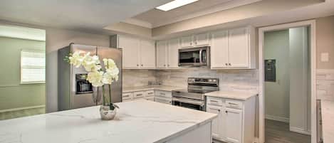 House (5 Bedrooms) | Interior