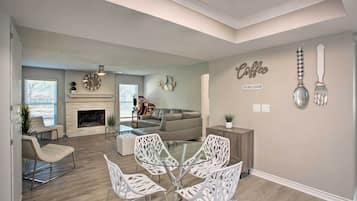 House (5 Bedrooms) | Interior